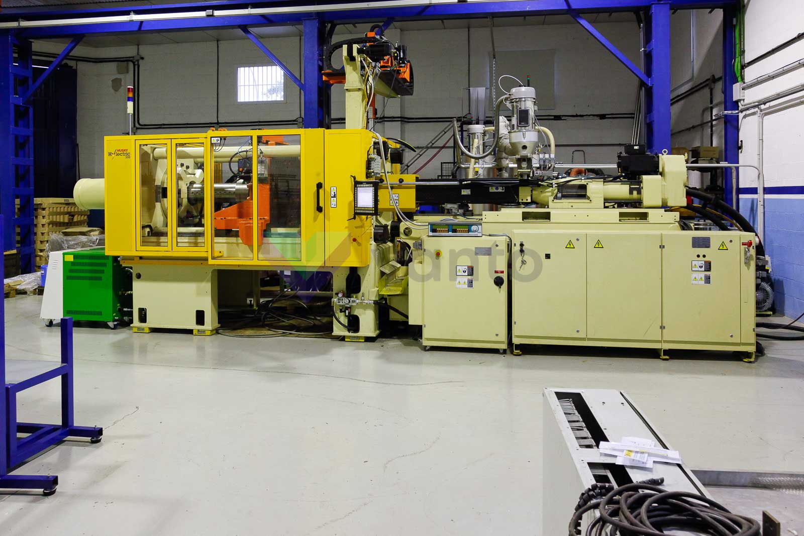 HUSKY HYLECTRIC H300 RS55/45 300t injection molding machine (2011) id4007