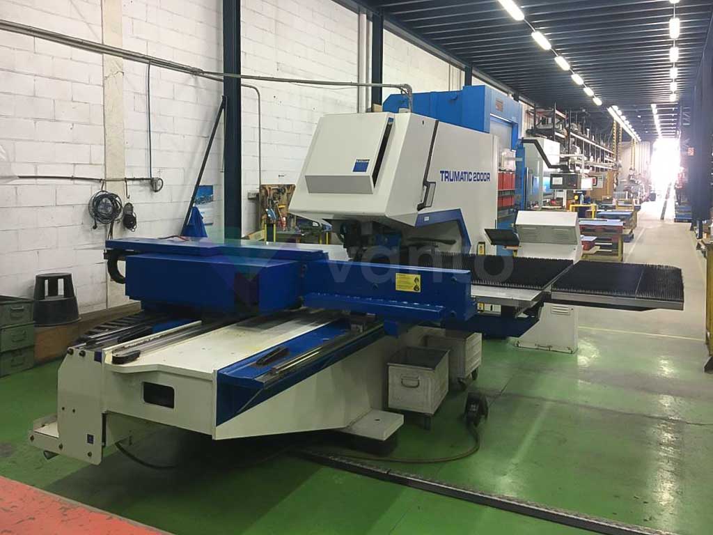 TRUMPF TC 2000 R CNC punching machine (2003) id10435