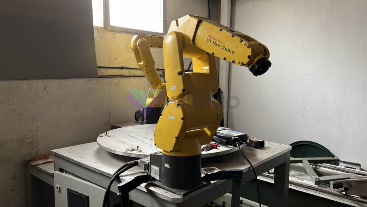 FANUC LR MATE 200iC Anthropomorphic robot (2009) id10777