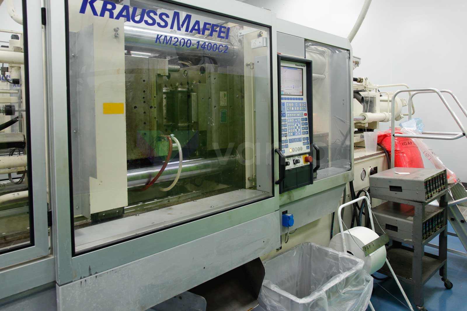 KRAUSS MAFFEI KM 200-1400 C2 200t injection molding machine (2001) id3448