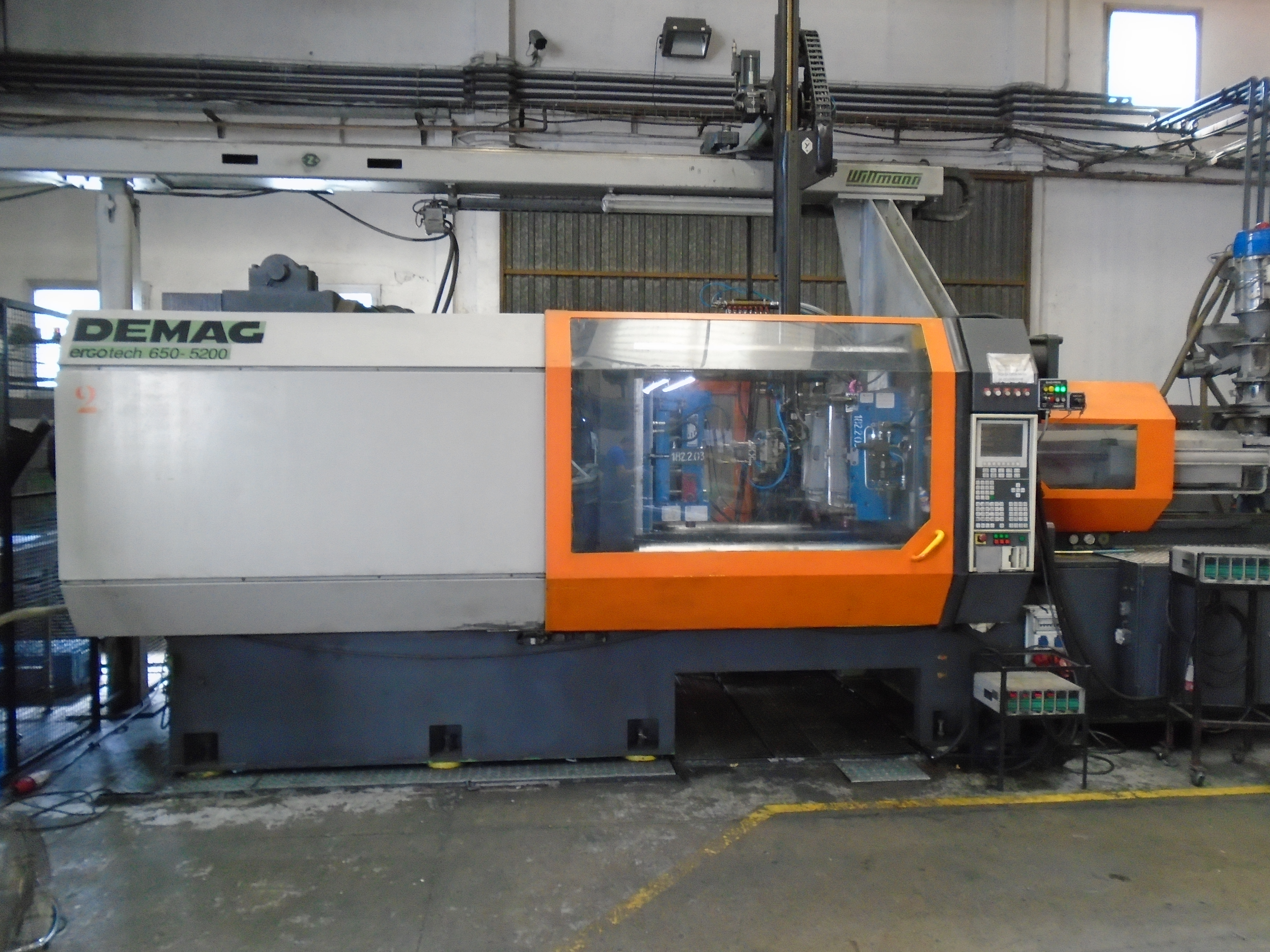 Máquina de moldeo por inyección de 650t DEMAG ERGO-TECH 650-5200 (1997) id5595