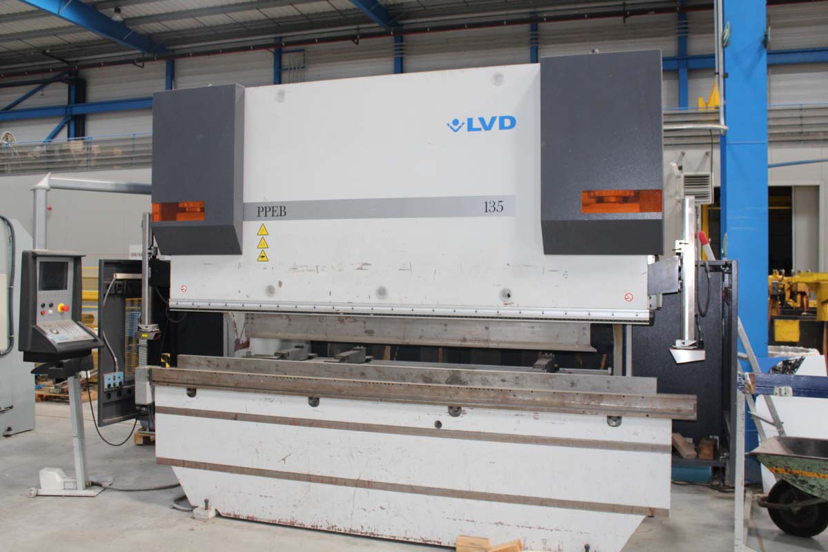 Piegatrice CNC LVD PPEB 135/30 (2003) id10214