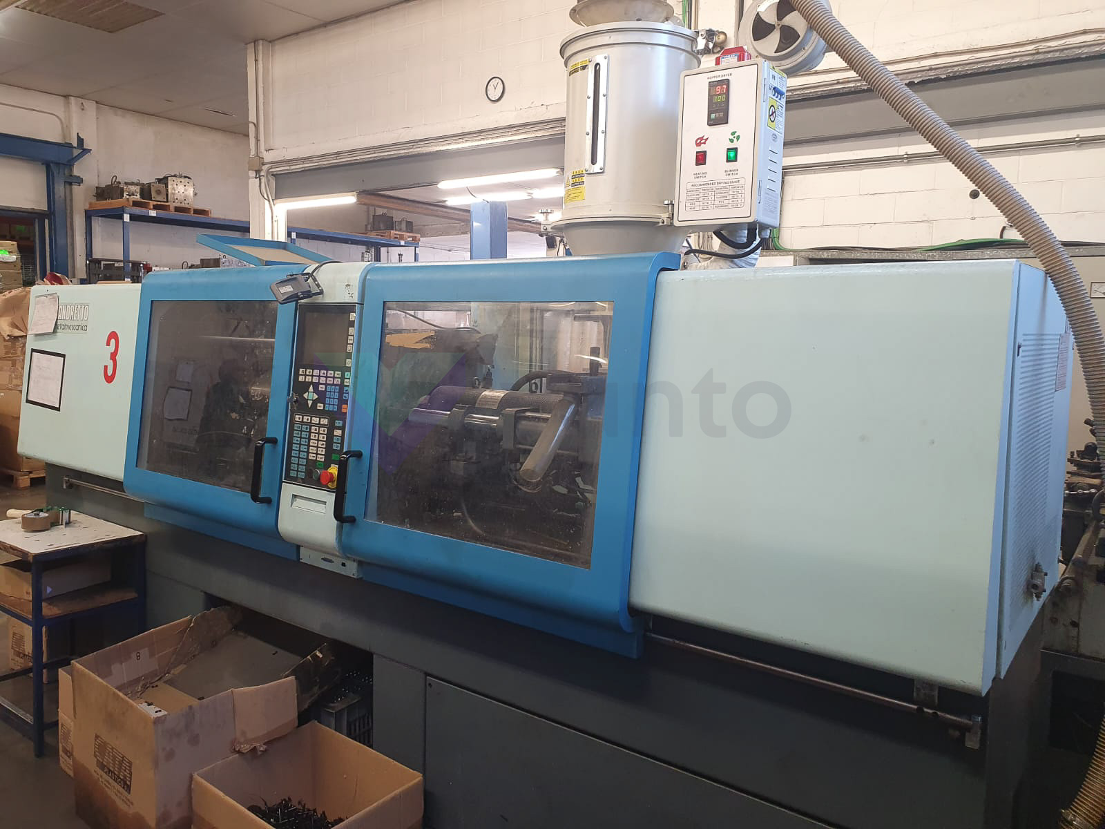 SANDRETTO MICRO 650 / 247 65t injection molding machine (1999) id10975
