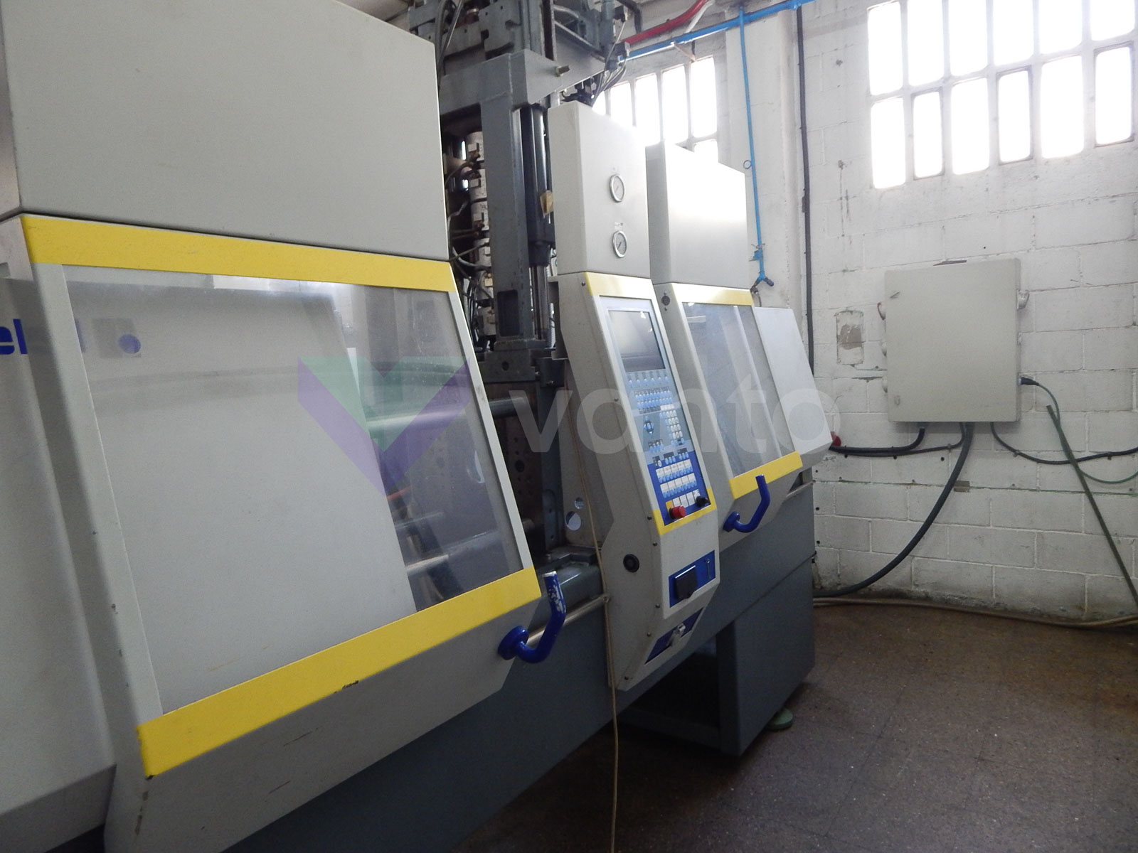 BATTENFELD BA 400/125 CDC 40t injection molding machine (2001) id5140