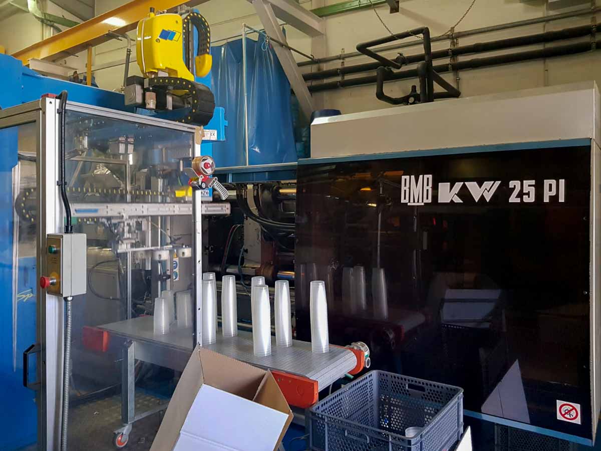 BMB KW 25 PI / 1300 250t injection molding machine (2003) id10248