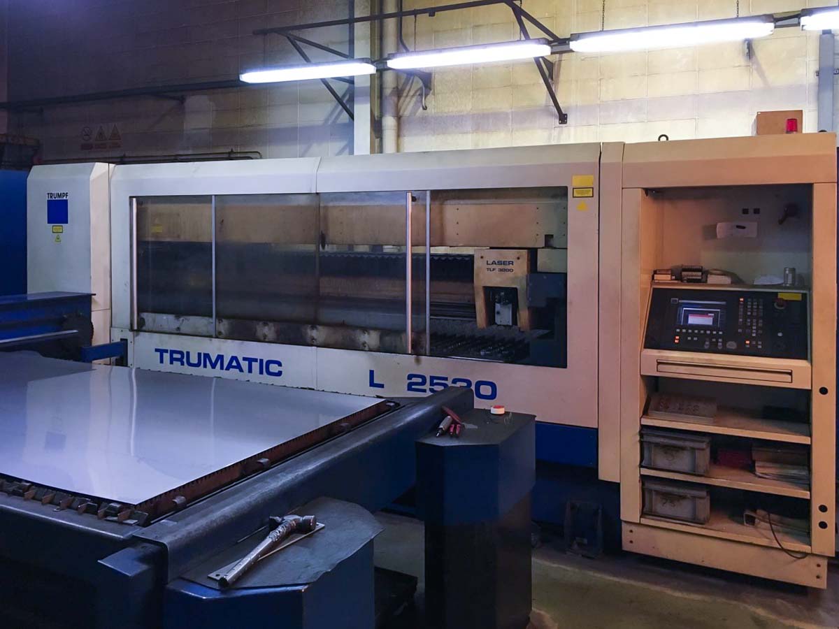 TRUMPF TRUMATIC L2530 Laser cutting machine (CO2) (2001) id5422