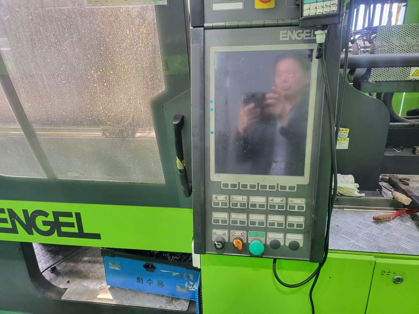 ENGEL VICTORY VC 750 / 160 TECH PRO 160t injection molding machine (2012) id11267