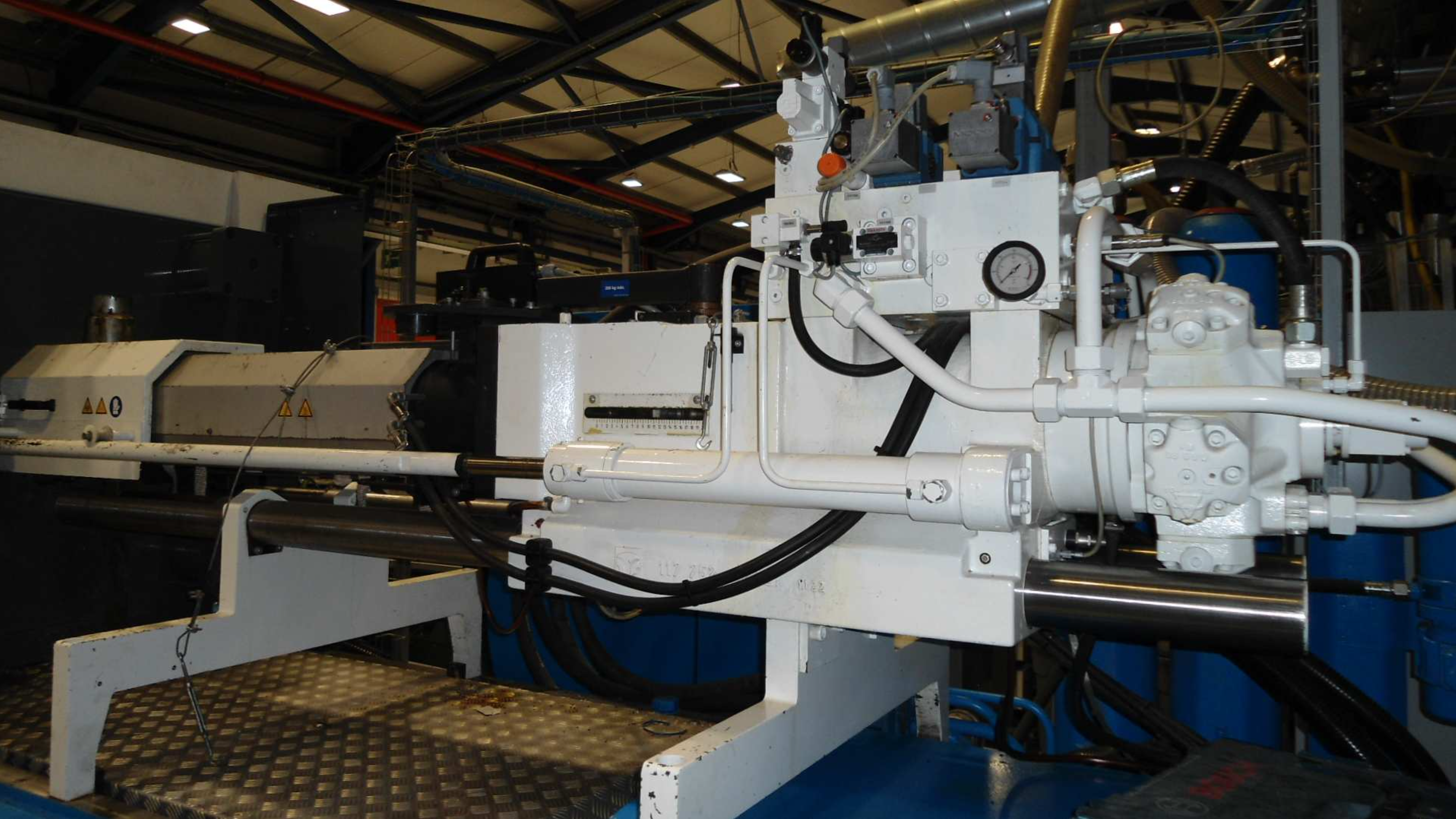 NETSTAL SYNERGY 3000-900 300t injection molding machine (2011) id11008