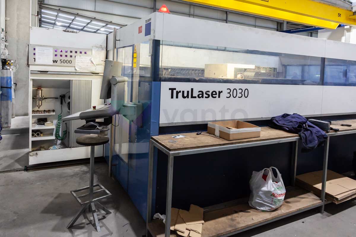 TRUMPF TruLaser 3030 Laser cutting machine (CO2) (2009) id10143