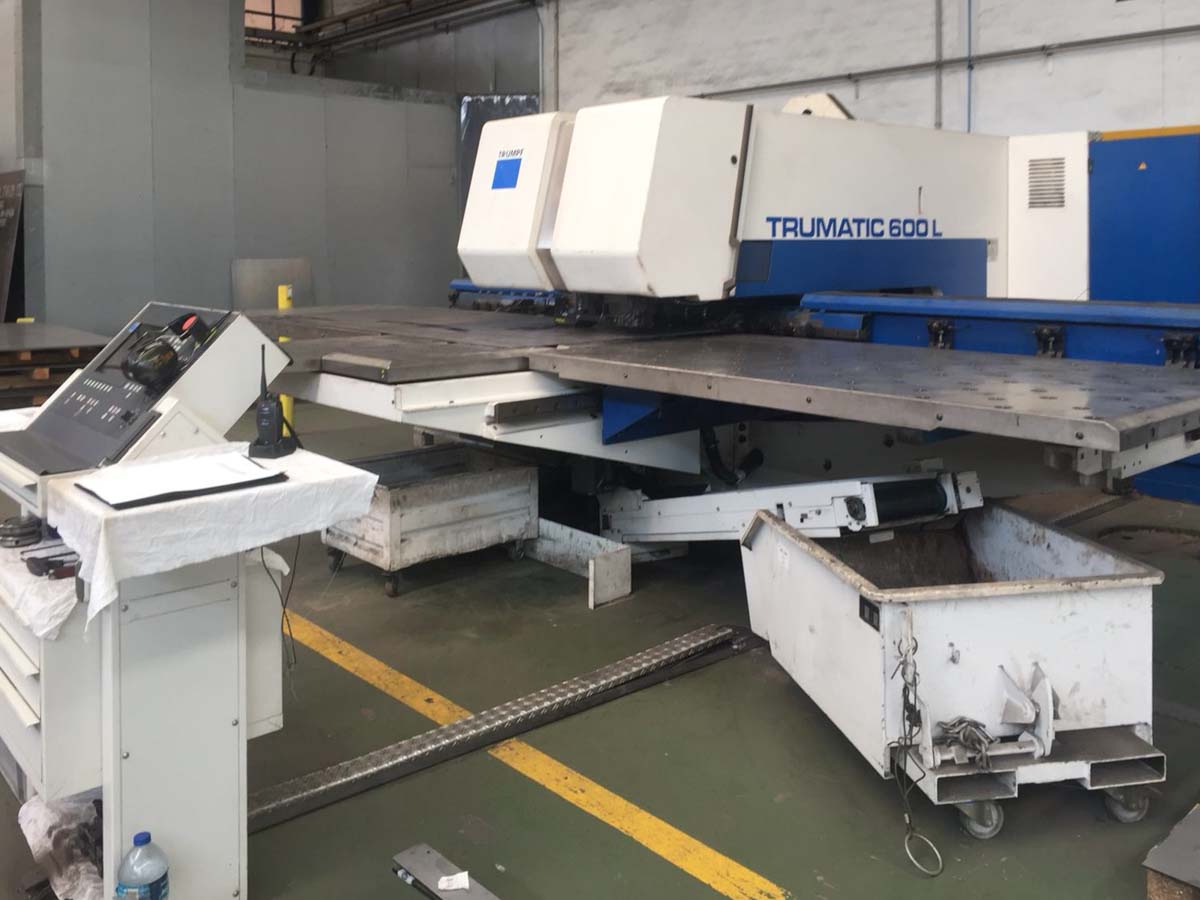 Poinçonneuse combinée au laser (CO2) TRUMPF TC 600 L - 1600 (1999) id10243