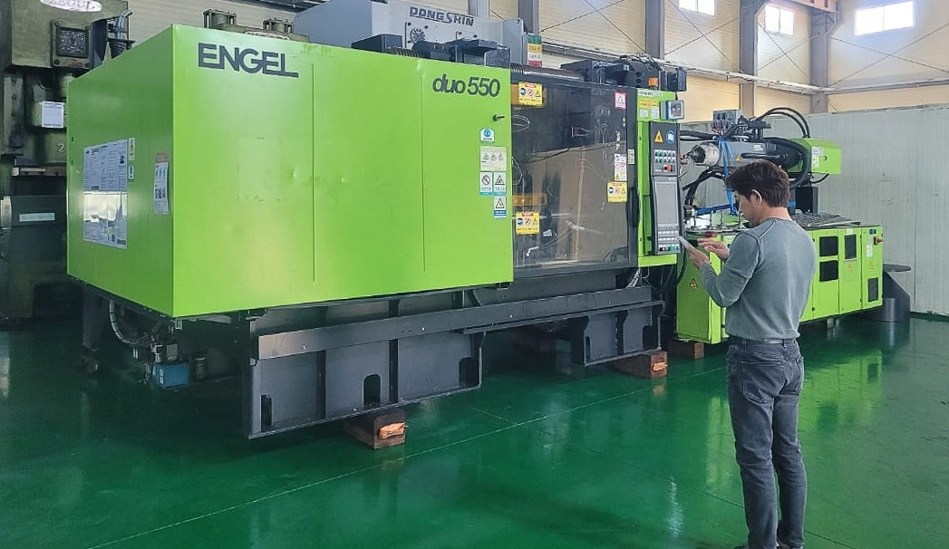 ENGEL DUO 1350 / 550 pico PRO 550t injection molding machine (2013) id11248