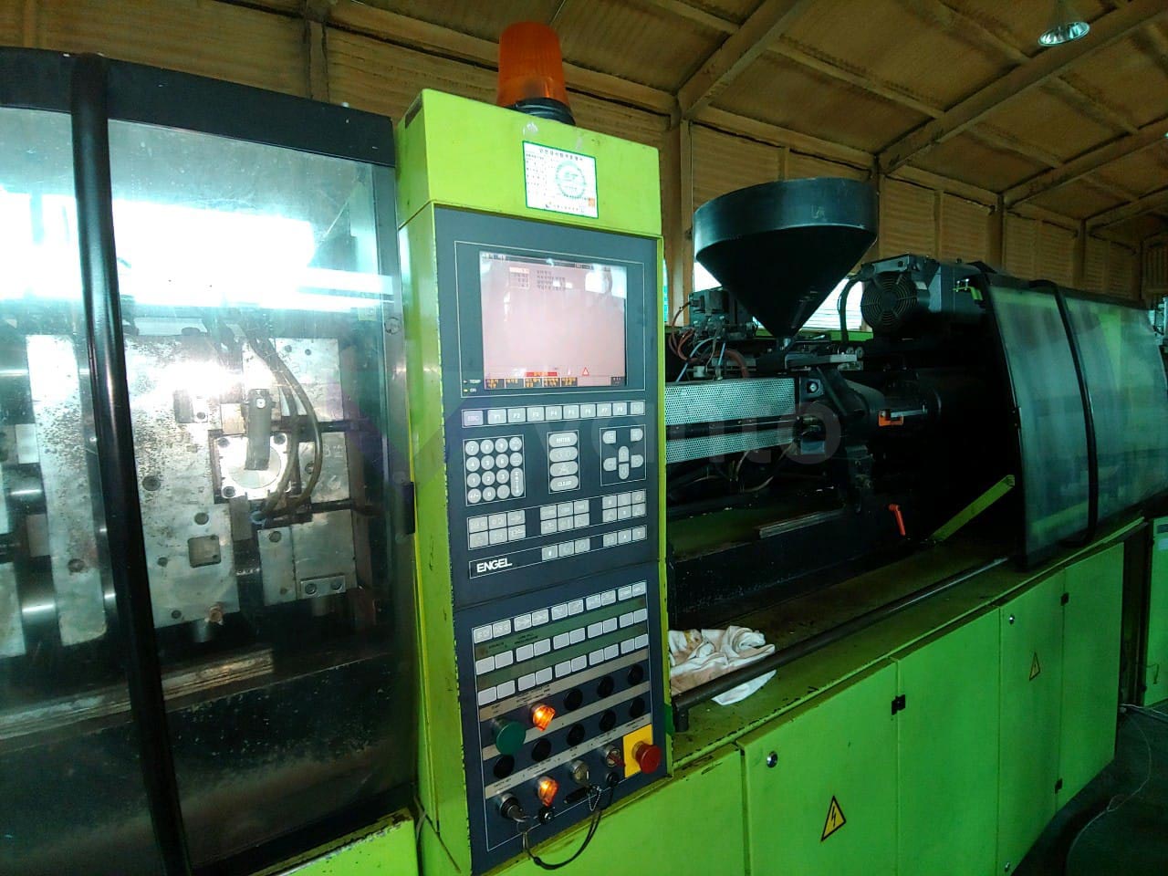 ENGEL ES 1050 / 200 HL-SL 200t injection molding machine (2002) id10724