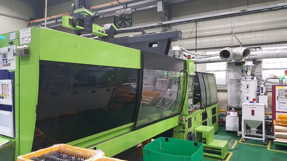 ENGEL VICTORY VC 1350 / 220 TECH PRO 220t injection molding machine (2006) id10232