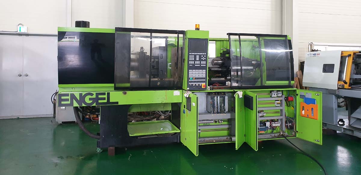 ENGEL VICTORY VC 330 / 80 TECH PRO 80t injection molding machine (2005) id10256