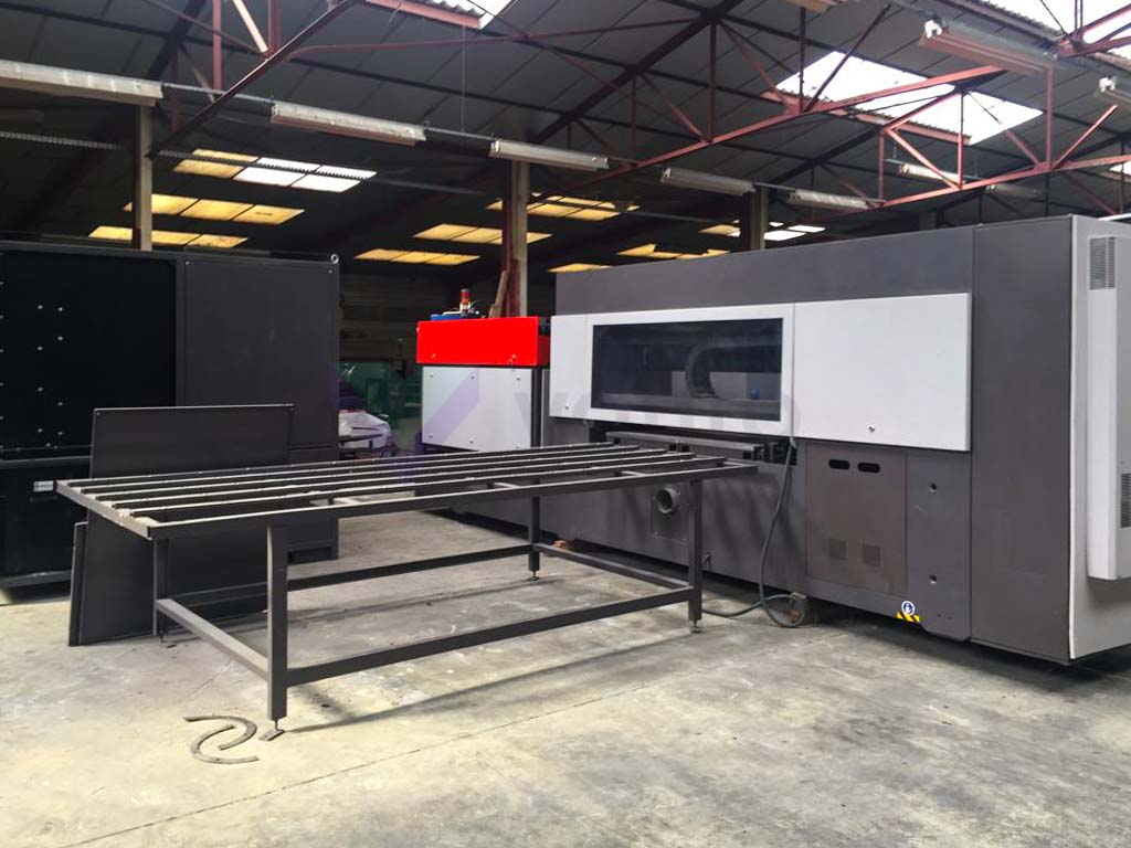 BYSTRONIC BYVENTION 3015 Laser cutting machine (CO2) (2008) id10174