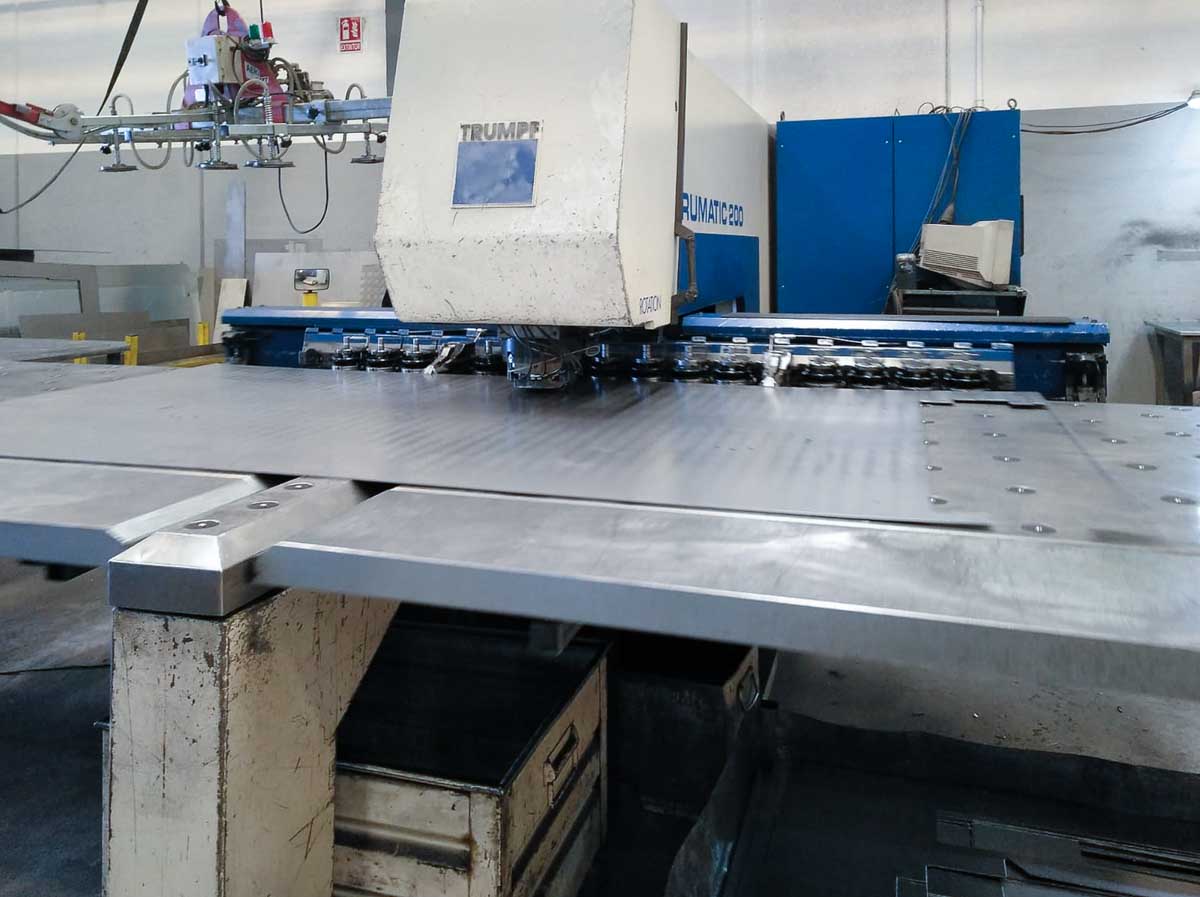 Punzonatrice CNC TRUMPF TC 200 R (1999) id10247