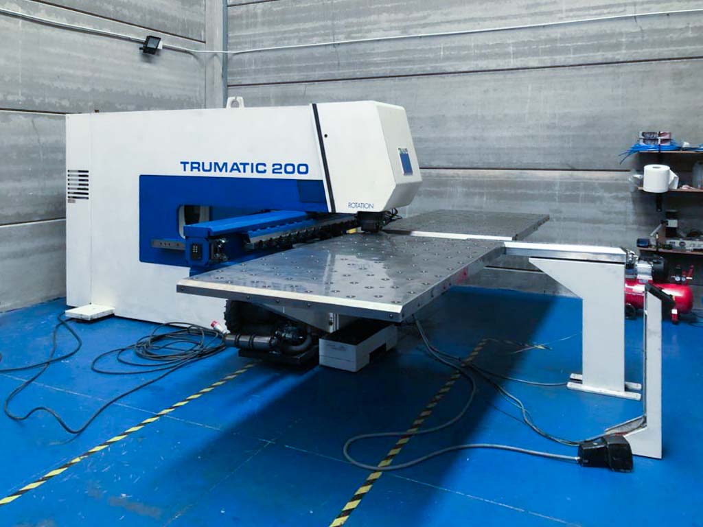 Punzonatrice CNC TRUMPF TC 200 R (1998) id10273