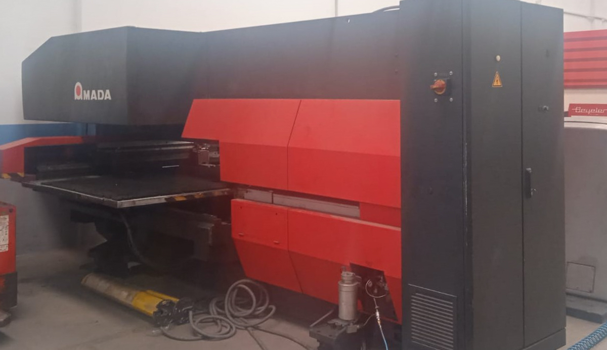 CNC delme makinesi AMADA EUROPE 255 (2004) id11228