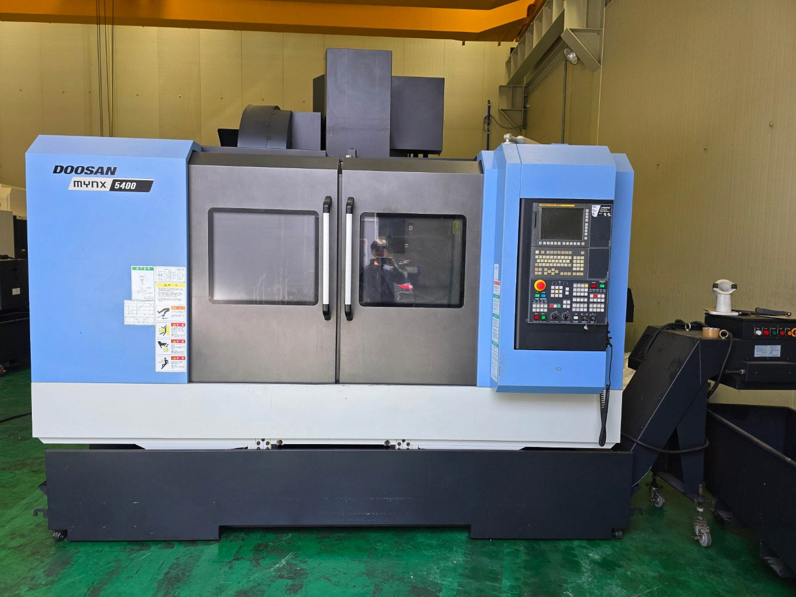 DOOSAN DN SOLUTIONS MYNX 5400 Vertical machining center (2017) id11337