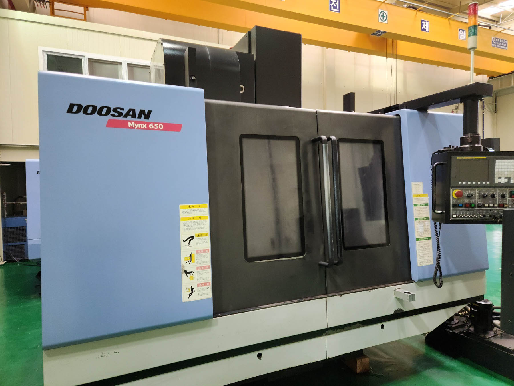 Centre d'usinage vertical  DOOSAN DN SOLUTIONS MYNX  650 (2008) id11165