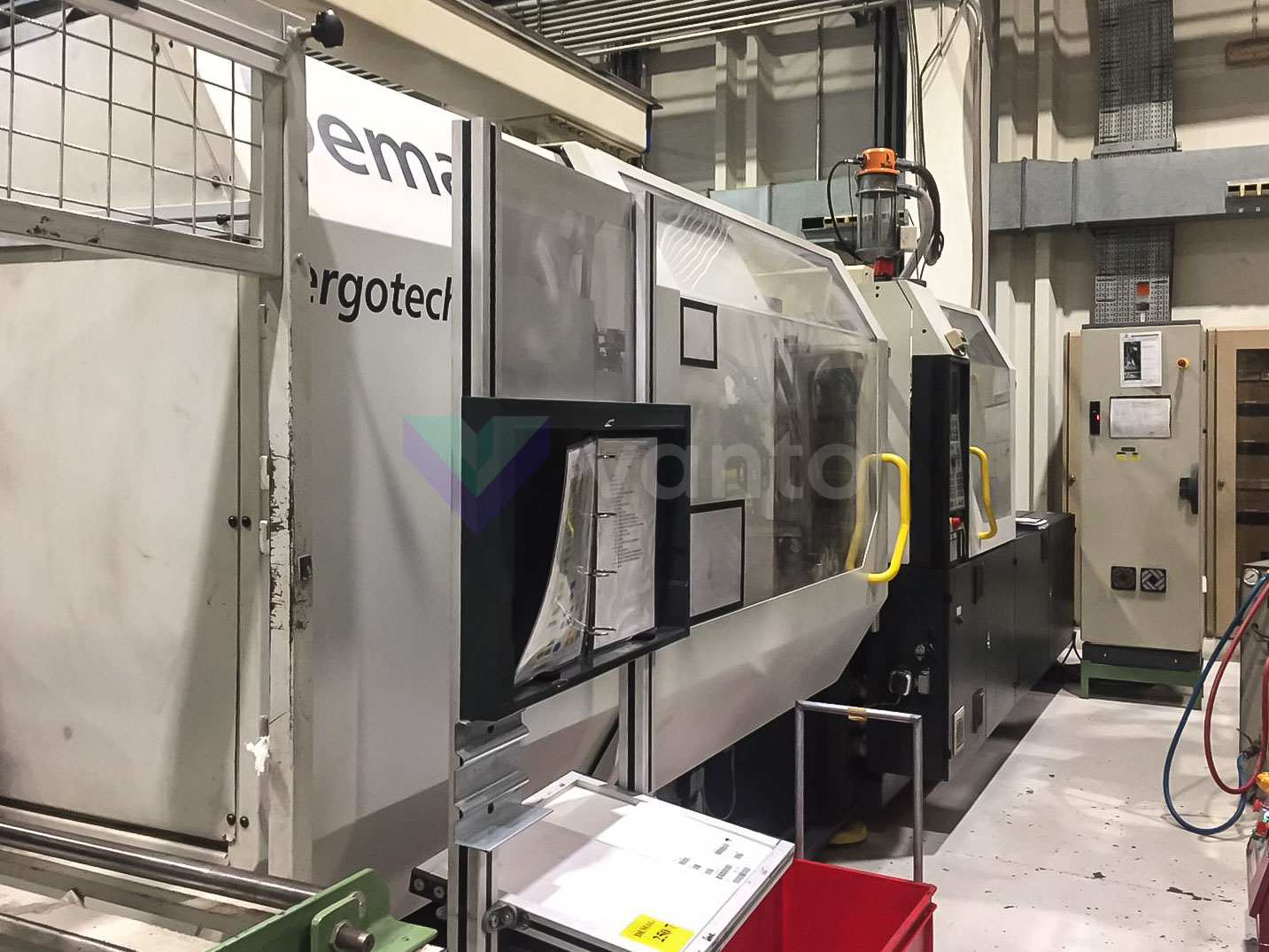 DEMAG ERGOTECH SYSTEM 2500-1450 250t injection molding machine (2001) id10444
