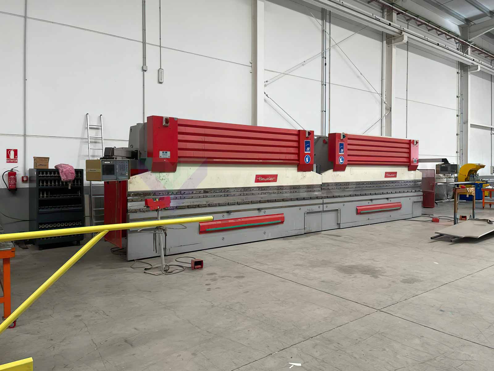 Piegatrice CNC BEYELER PR6 (1999) id10478