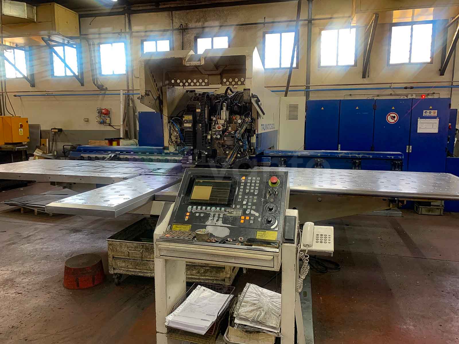 Poinçonneuse combinée au laser (CO2) TRUMPF TC 600 L - 1300 (1998) id10523