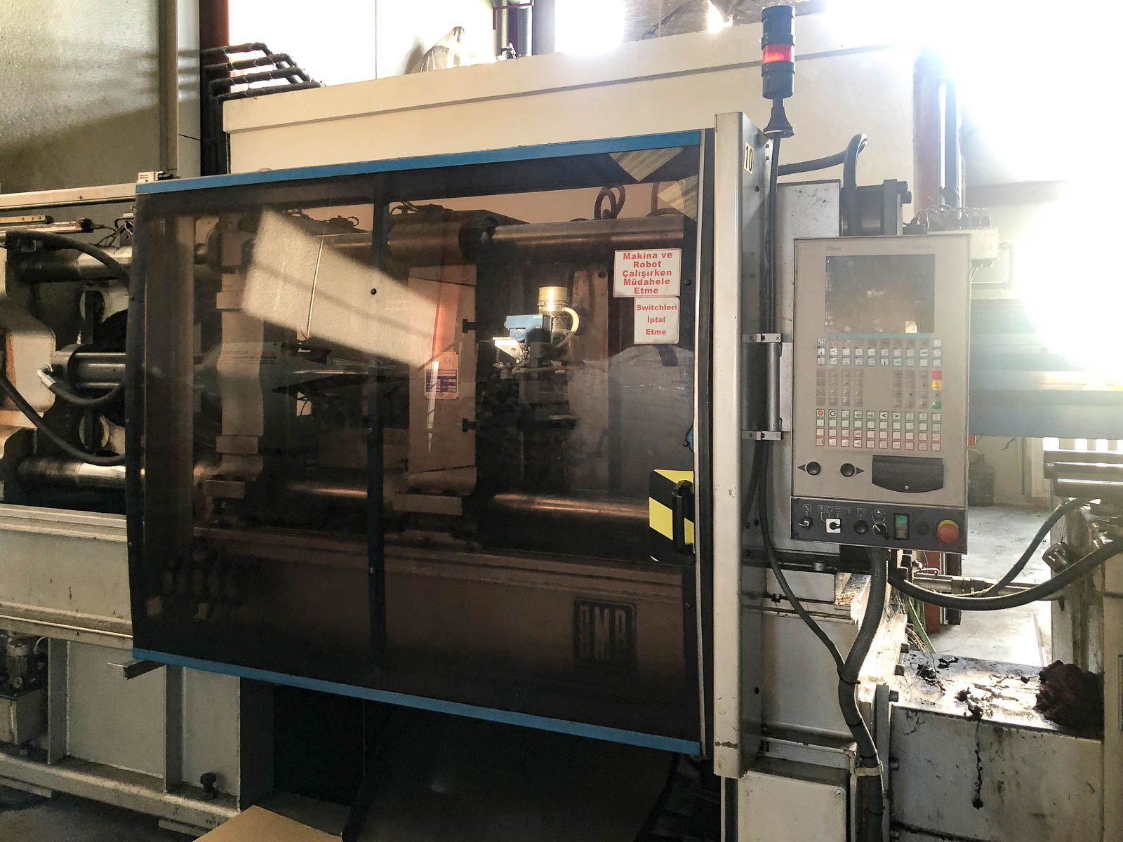 BMB KW 38 PI-3450 380t injection molding machine (2003) id11036
