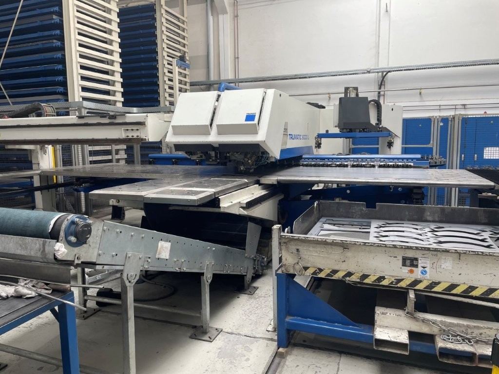 Punzonadora combinada laser (CO2) TRUMPF TRUMATIC 6000 - 1600 (2006) id11282