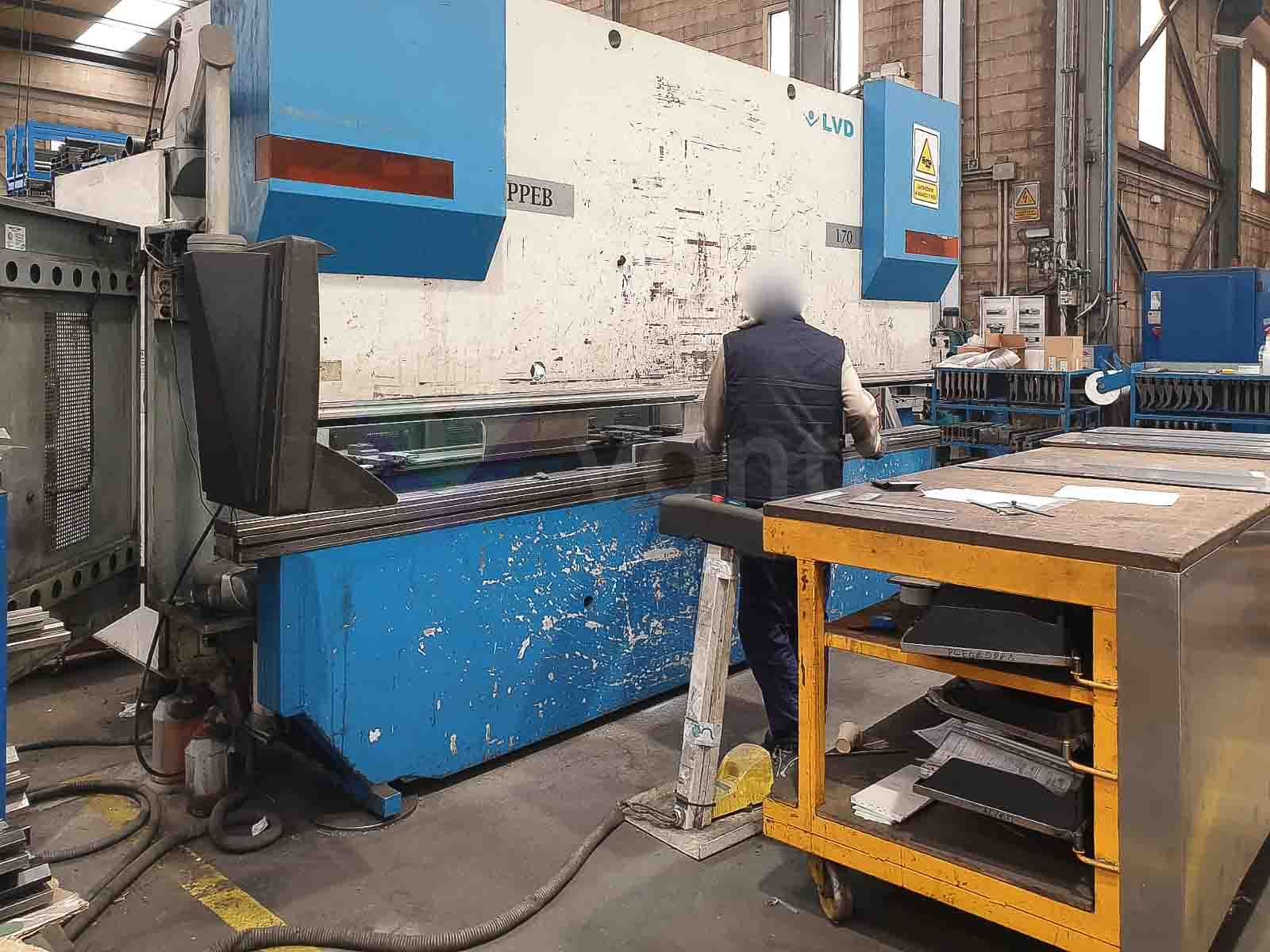 Piegatrice CNC LVD PPEB-170-40 (1999) id10657