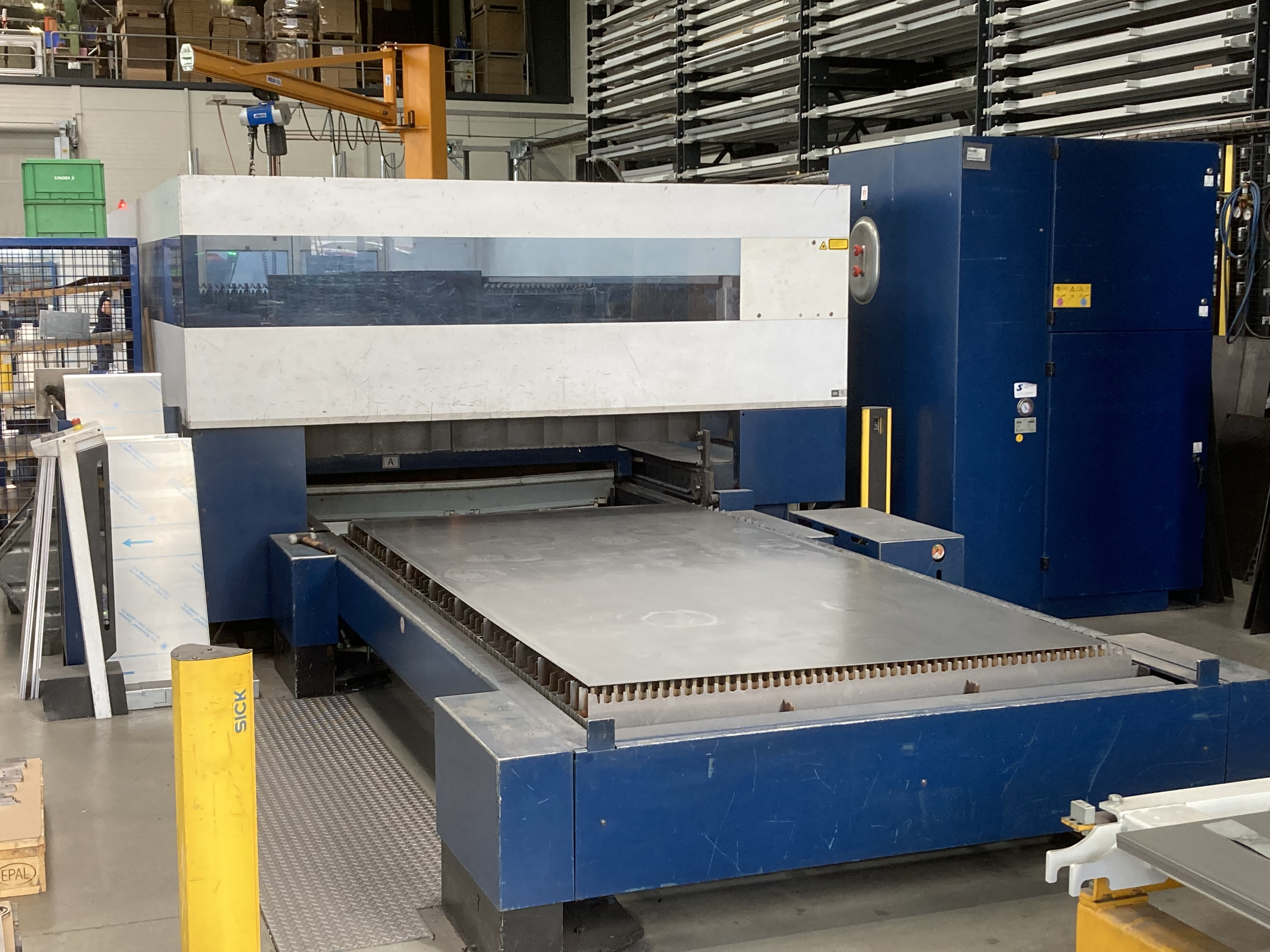 TRUMPF TruLaser 3030 Laser cutting machine (CO2) (2011) id10784