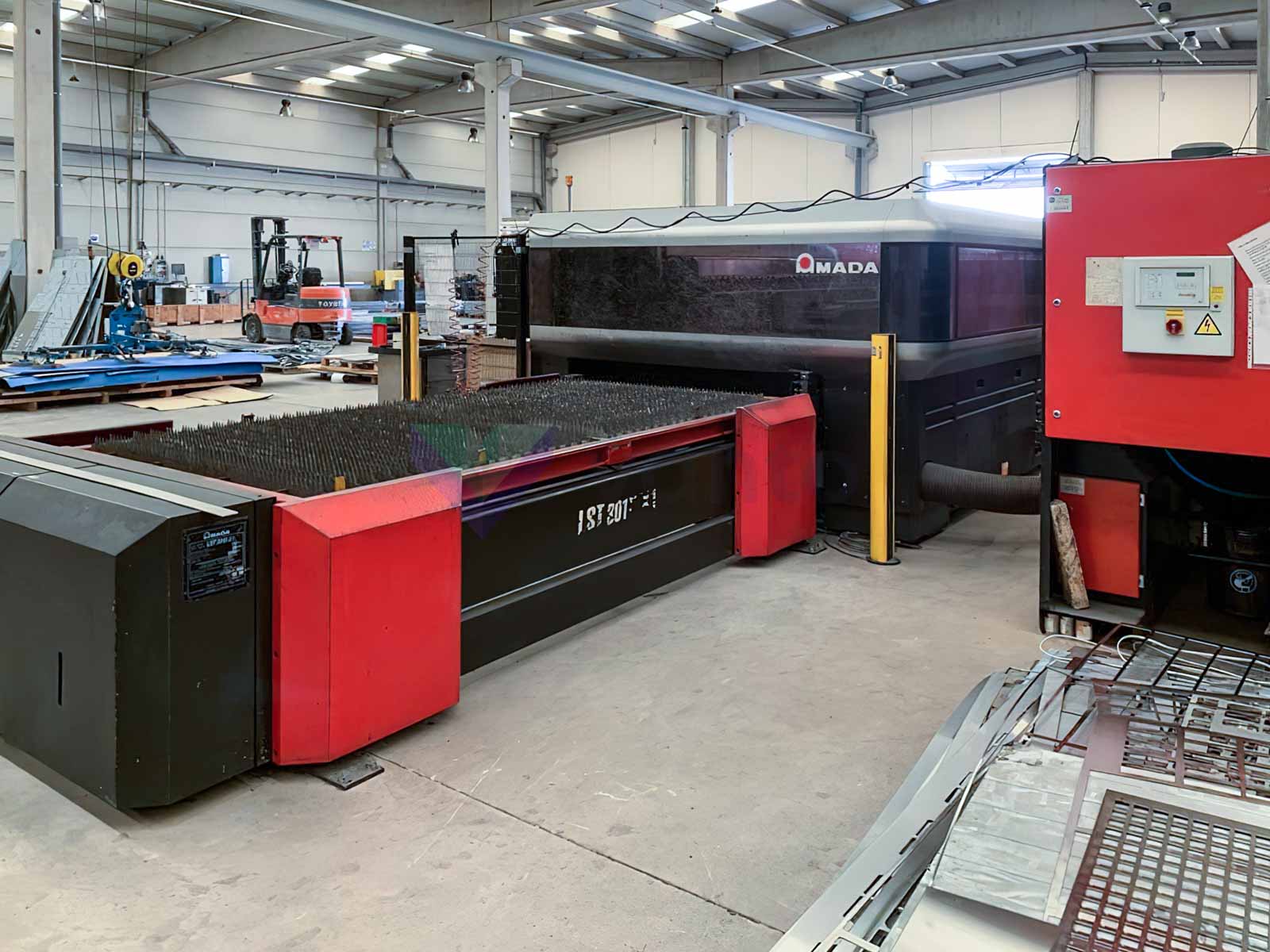 Lazer kesme makinesi (CO2) AMADA LC 3015 X1 NT (2005) id10745