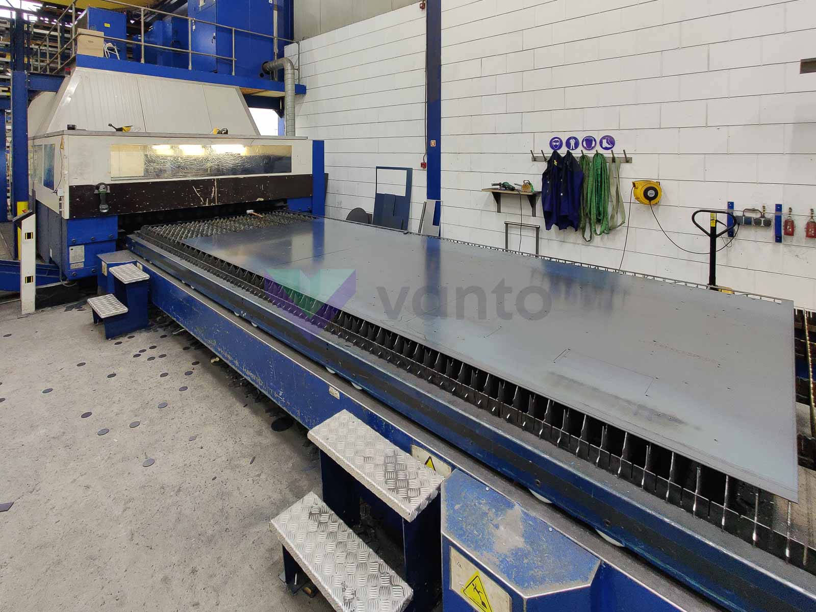 TRUMPF TRUMATIC L6050 Laser cutting machine (CO2) (2005) id10764