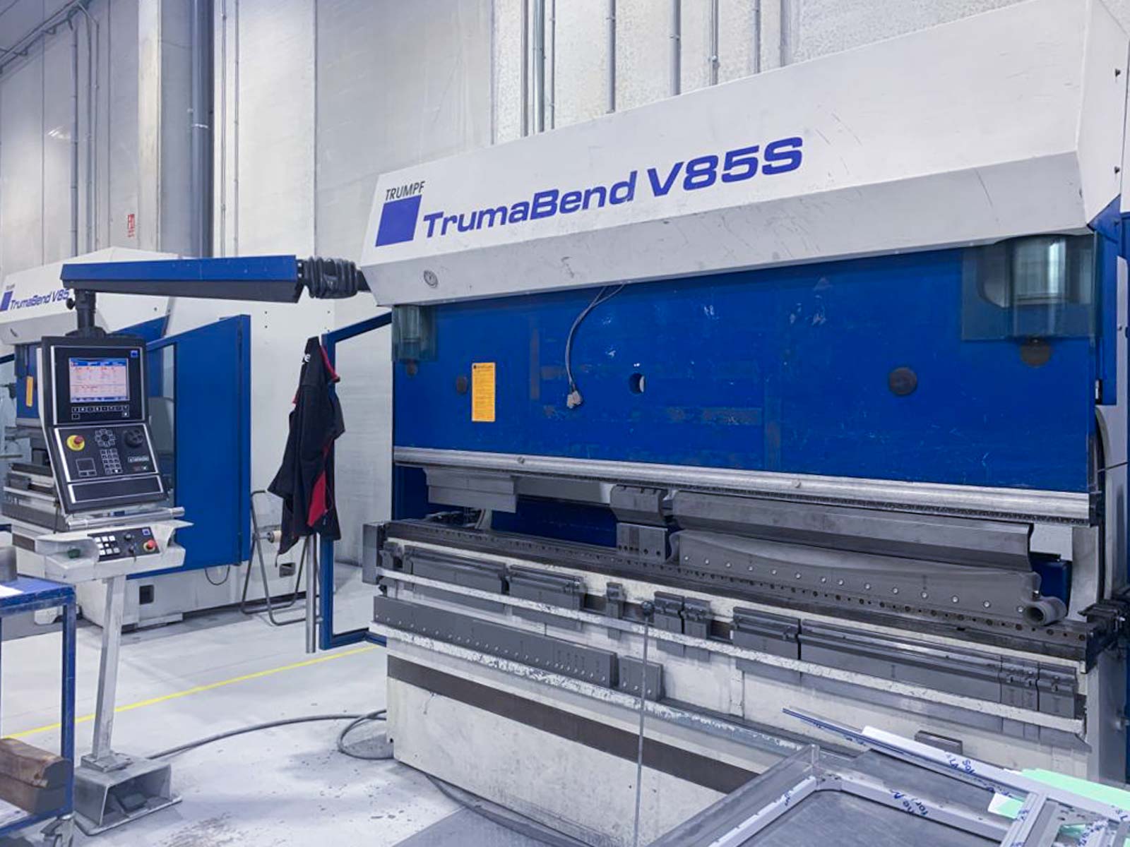 Piegatrice CNC TRUMPF TrumaBend V85S (2004) id10858