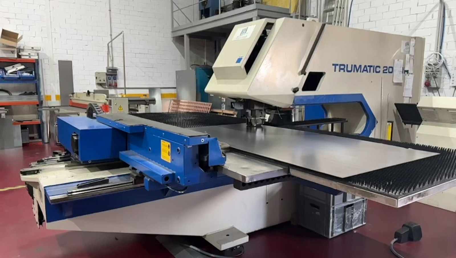 Punzonatrice CNC TRUMPF TC 2000 R (2001) id11114