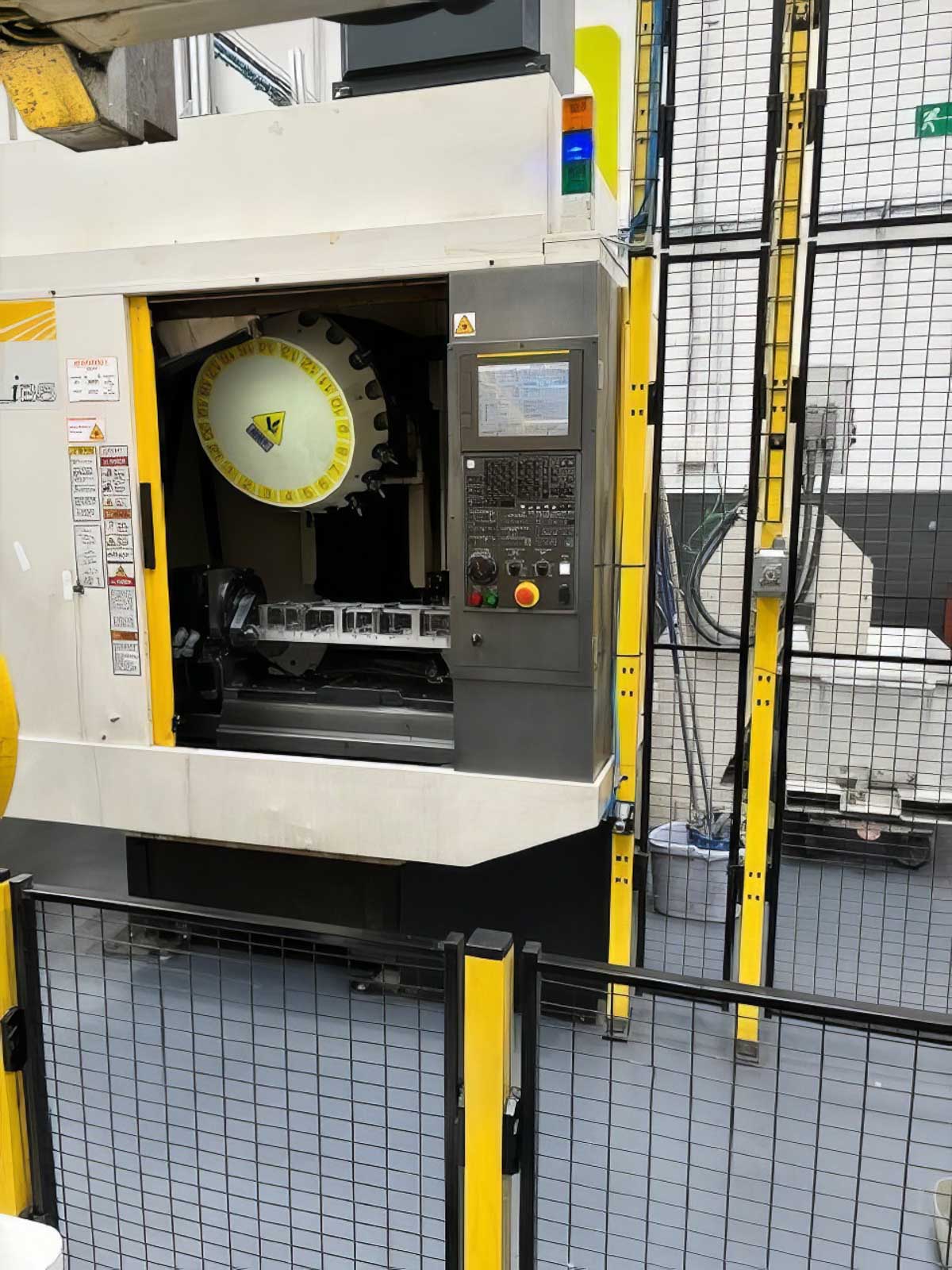 Centro de mecanizado vertical FANUC ROBODRILL ALPHA D21LiB5 (2019) id11266